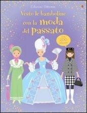 Vesto le bamboline con la moda del passato