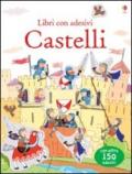 Castelli. Con adesivi. Ediz. illustrata