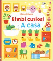 A casa. Bimbi curiosi