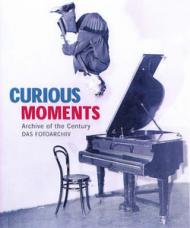 Curious moments. Archive of the century das fotoarchiv. Ediz. inglese, tedesca e francese