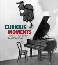 Curious moments. Archive of the century das fotoarchiv. Ediz. inglese, tedesca e francese