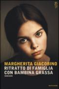 Ritratto di famiglia con bambina grassa