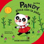 Pandy gioca con la palla