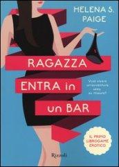 Ragazza entra in un bar