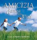 Amicizia danza alla vita: 365 pensieri sugli amici e l'amicizia