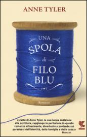 Una spola di filo blu