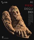 Ai piedi degli dei. Le calzature antiche e la loro fortuna nella cultura del Novecento. Catalogo della mostra (Firenze, 17 dicembre 2019-19 aprile 2020). Ediz. a colori