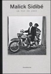 Malick Sidibé. La vie en rose. Catalogo della mostra (Reggio Emilia, 9 maggio-31 luglio 2010). Ediz. italiana, inglese e francese