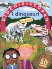 I dinosauri. Gioco e scopro. Con adesivi. Ediz. illustrata