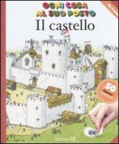 Il castello. Ogni cosa al suo posto. Con adesivi. Ediz. illustrata