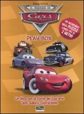 Il mondo di Cars. Play box. Libro puzzle con adesivi