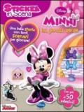 Minnie. Sticker in scena