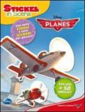 Planes. Sticker in scena. Con adesivi