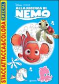 Alla ricerca di Nemo. Staccattacca e colora special. Con adesivi