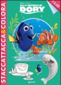 Alla ricerca di Dory. Staccattacca e colora. Con adesivi. Ediz. illustrata