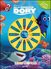 Alla ricerca di Dory. Libro pastello. Ediz. illustrata. Con gadget