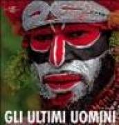 Gli ultimi uomini. Viaggio tra le tribù della Nuova Guinea. Con DVD