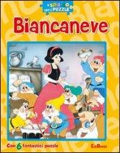 Biancaneve. A spasso con i puzzle. Libro puzzle. Ediz. illustrata