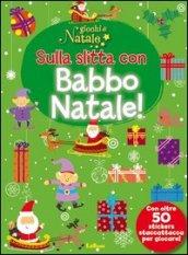 Sulla slitta con Babbo Natale! Giochi di Natale. Con adesivi. Ediz. illustrata