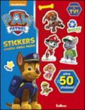 Una banda di cuccioli! Paw Patrol stickers. Con adesivi