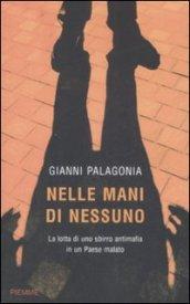 Nelle mani di nessuno. La lotta di uno sbirro antimafia in un paese malato