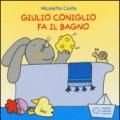 Giulio Coniglio fa il bagno