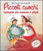 Piccoli cuochi cucinano per mamma e papà