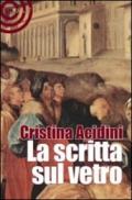 La scritta sul vetro