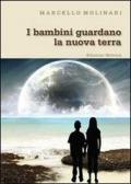 I bambini guardano la nuova terra