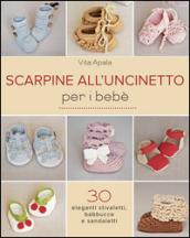 Scarpine all'uncinetto per i bebè