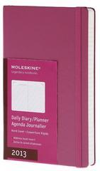 Moleskine Agenda giornaliera 12 mesi 2013. Copertina rigida magenta.