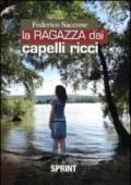 La ragazza dai capelli ricci