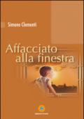 Affacciato alla finestra