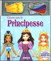 Gioca con le principesse. Con magneti. Ediz. illustrata