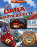 La gara di motociclette. Libri... in pista! Ediz. illustrata. Con gadget