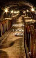 Il portone sulla via