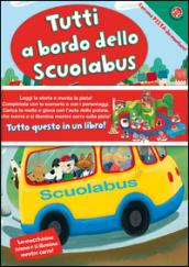 Tutti a bordo dello scuolabus! Macchinina gioca con me. Con gadget