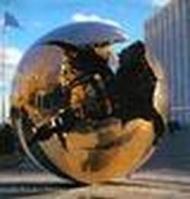 Arnaldo Pomodoro. Sphere within a sphere for the U. N. Headquarters
