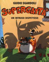 Un intruso dispettoso. Supergatta