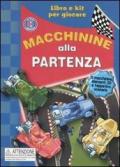 Macchinine alla partenza. Libro e kit per giocare