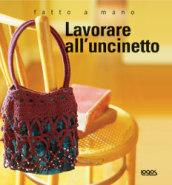 Lavorare all'uncinetto. Fatto a mano