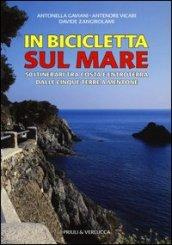 In bicicletta sul mare. 50 itinerari tra costa e entroterra dalle Cinque Terre a Mentone