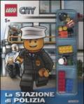 La stazione di polizia. Lego City. Ediz. illustrata. Con gadget