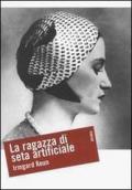 La ragazza di seta artificiale