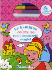 Le bambine colorano con i pennarelli magici. Con gadget