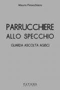 Parrucchiere allo specchio. Guarda ascolta agisci