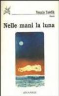 Nelle mani la luna