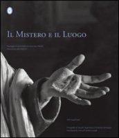 Il mistero e il luogo. Paesaggio e spiritualità nei nove Sacri monti patrimonio dell'UNESCO. Ediz. italiana e inglese