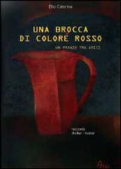 Una brocca di colore rosso