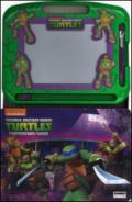 Impara a disegnare con la lavagna magica! Teenage mutant ninja turtles. Ediz. illustrata. Con gadget